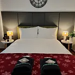Stylish Center Apartment Serres