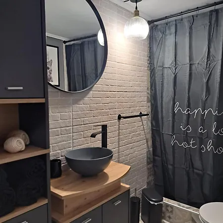 Stylish City Center Apartment - With Free Parking Space, 200M Away 公寓 塞雷