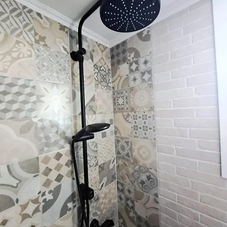公寓 Stylish City Center Apartment - With Free Parking Space, 200M Away 塞雷