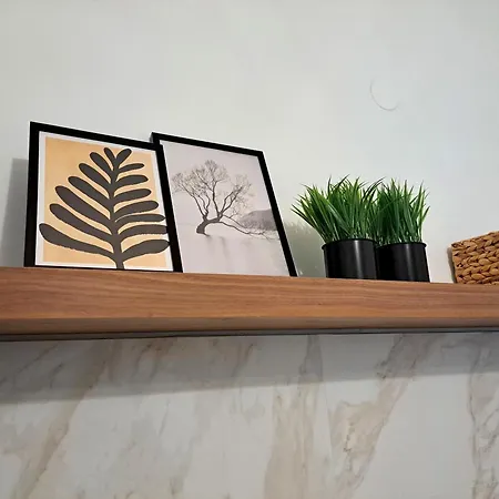 Stylish City Center Apartment - With Free Parking Space, 200M Away 公寓 塞雷