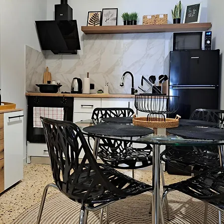 Stylish City Center Apartment - With Free Parking Space, 200M Away *