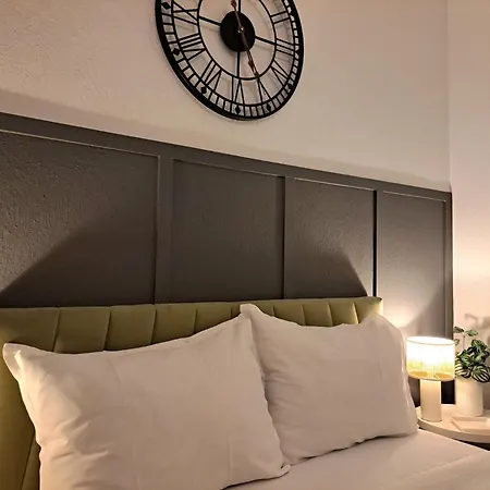 Stylish City Center Apartment - With Free Parking Space, 200M Away * 塞雷